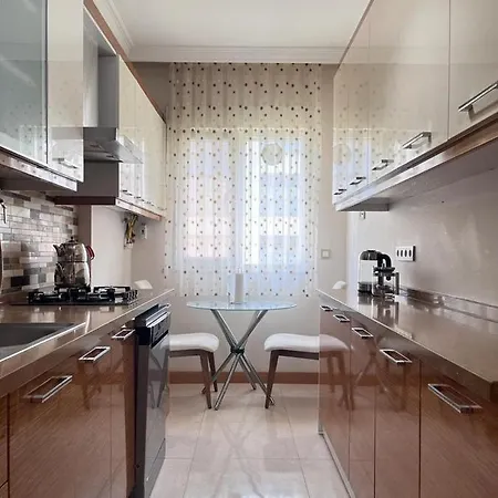 Palladium , Very Close To Baghdad Boulevard, Ideal For Families 아파트 이스탄불